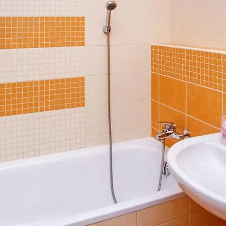 Stunning In W/ 1 Bedrooms *