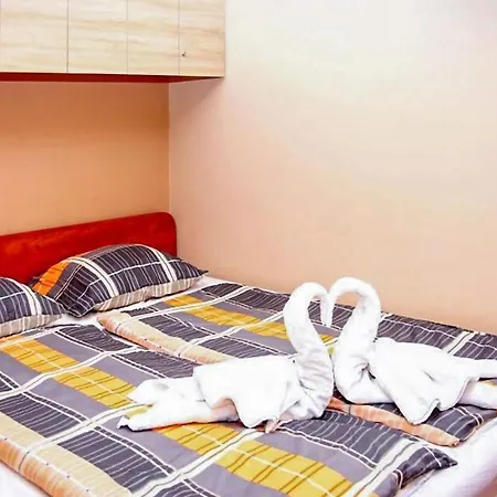 Stunning In W/ 1 Bedrooms Appartamento Siófok