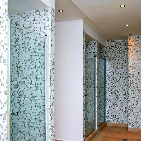 Stunning In W/ 1 Bedrooms